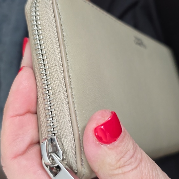 Vince camuto leather wallet - Picture 4 of 4